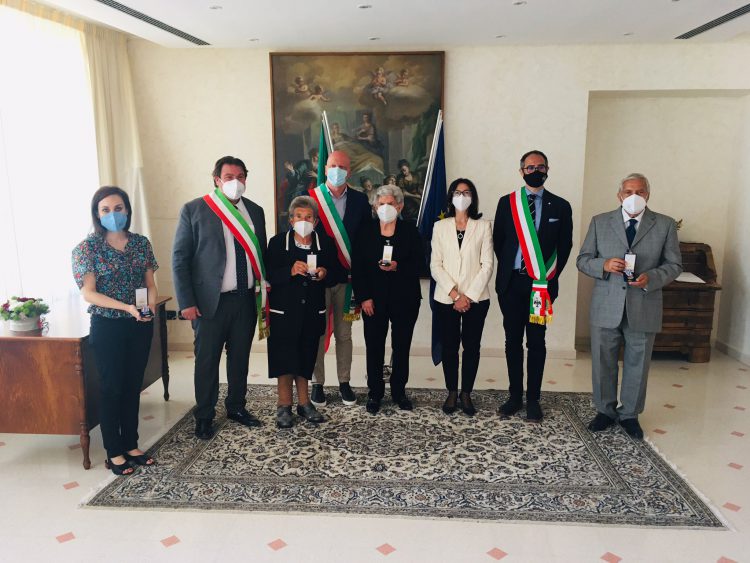 Consegna Diplomi insigniti Onorificenze Ordine “Al Merito della Repubblica Italiana” e Medaglie d’Onore a cittadini italiani deportati nei lager nazisti