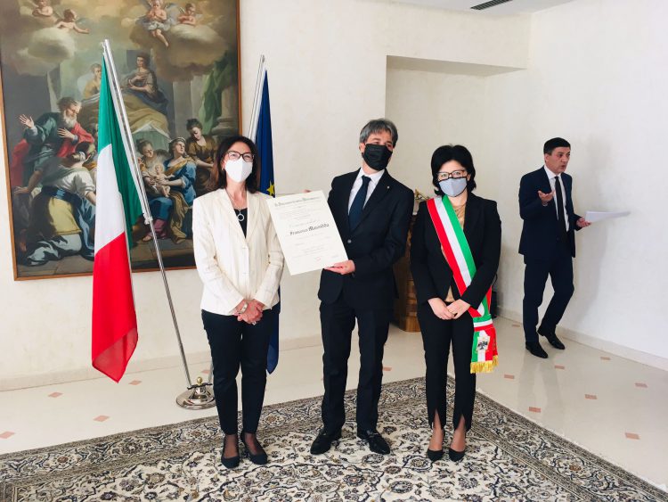 Consegna Diplomi insigniti Onorificenze Ordine “Al Merito della Repubblica Italiana” e Medaglie d’Onore a cittadini italiani deportati nei lager nazisti