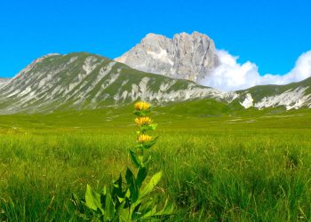 Fiaba aquilana “Ci stea ‘na ‘ote” di Mario Lolli, musicata da Camillo Berardi ed eseguita dalla “Corale Gran Sasso”