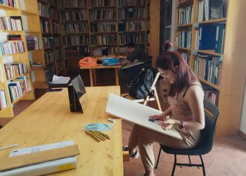 Inclusione, a Raiano officine di sartoria, cucina e orticoltura per il progetto Arci “Incontri”