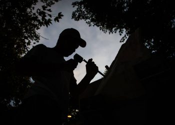 Un simposio di scultura a Sant’Eufemia a Maiella, con Fiabosco la materia diventa magia