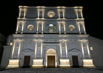 “Sulle ali dell’Aquila”: Bper Banca omaggia la città con un concerto sulla scalinata di San Bernardino
