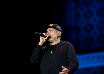 Perdonanza 2021: tanto entusiasmo per Max Pezzali, uno spaccato degli anni ’90 nei brani eseguiti dal fondatore degli 883