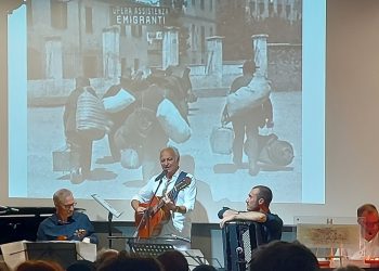 Tutto esaurito per il racconto musicato “Il perdono nutre il mondo”, straordinaria la presenza di ‘Nduccio