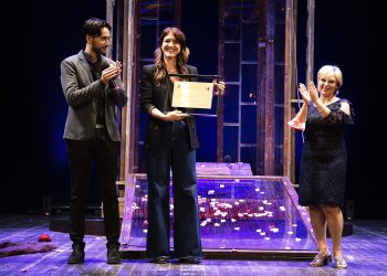 Omaggio a Gigi Proietti e a sua figlia Carlotta: applausi a scena aperta per “Venere e Adone” al teatro Caniglia di Sulmona