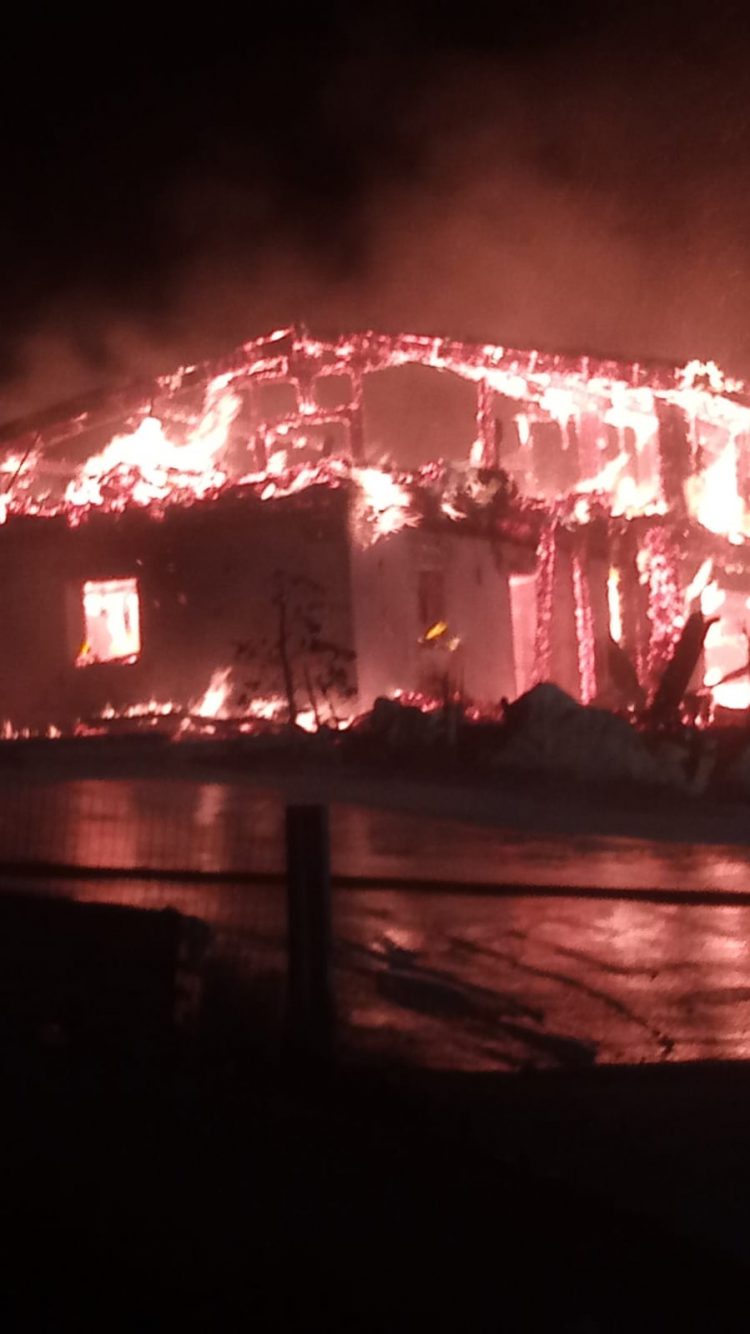 Incendio: distrutto nella notte il Rifugio-Ristorante Fonte Vetica. Video e immagini