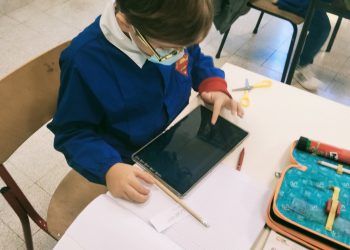 Un tablet su ogni banco: alla Noè Lucidi consegnati dispositivi per ogni bimbo della classe terza digitale 