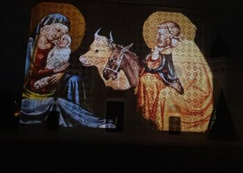 Natale: al via la proiezione di immagini della Natività sulla facciata della basilica di Collemaggio