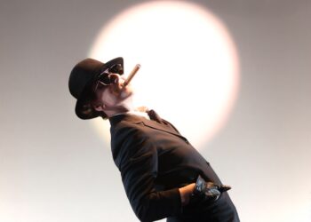 Monica Guerritore in scena a Sulmona con “L’anima buona di Sezuan”