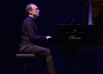 In concerto a L’Aquila Enrico Dindo, uno dei massimi violoncellisti italiani, in duo con il pianista Carlo Guaitoli