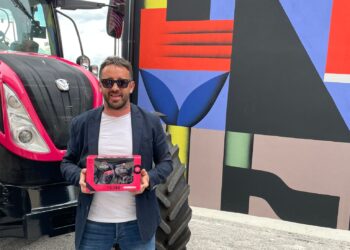 Aielli: New Holland e Gierre protagonisti con un loro murales e i loro mezzi