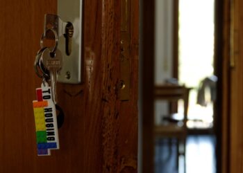 “Virgole fatte male” su Rai Radio 3, gli audio documentari degli allievi del CSC Abruzzo contro l’omofobia