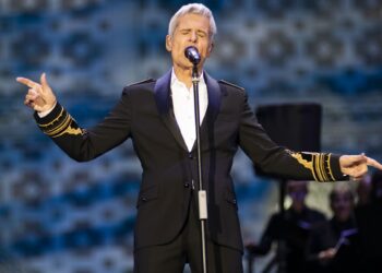 Claudio Baglioni chiude la 728esima Perdonanza: “Pronto a tornare per nuovo grande concerto”