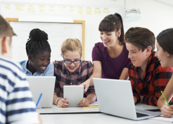 Dai banchi delle elementari alle scuole medie: consigli di Parentsmile per gestire al meglio dialogo in famiglia