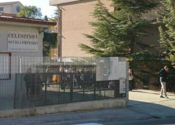Atti vandalici scuola Celestino V: solidarietà e sostegno da parte del sindaco Biondi