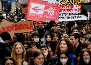 18 Novembre studenti aquilani scendono in piazza per scuola pubblica, gratuita e accessibile a tutti