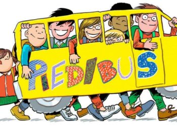 “Piedibus”: a Pianola un ‘autobus’ composto da bambine e bambine che vanno da casa a scuola e viceversa