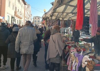 Befana: migliaia in centro a L’Aquila per la Fiera dell’Epifania