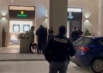 Rapina gioielleria Ranieri a L’Aquila, rubati gioielli ed orologi