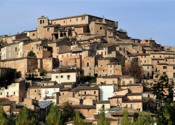 Castelnuovo, Peltuinum e il Tratturo Magno: transumanza ed emigrazione