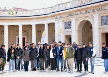 D’Addazio ringrazia studenti Istituto Marconi di Penne per visita Emiciclo