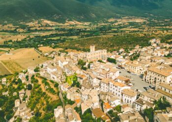  Capestrano inaugura statua scultore Luigi D’Alimonte ispirata al Guerriero