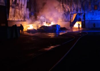 Incendio deposito Asm di Bazzano: Arta Abruzzo monitora la qualità dell’aria
