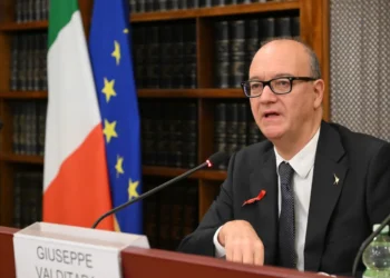 Scuola, concorsi PNRR per assunzione oltre 30mila docenti: Valditara, “Valorizziamo ruolo dei docenti”