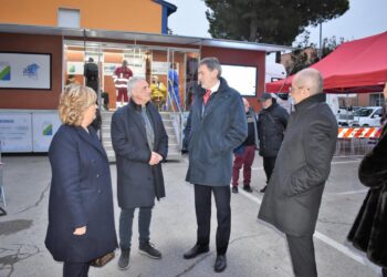 Sanità: Marsilio e Verì visitano a Pianella poliambulatorio mobile “Abruzzo in Salute”