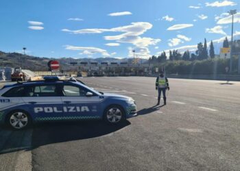 Controlli della polizia sulla S.S. 260 “Picente” e in autostrada A24