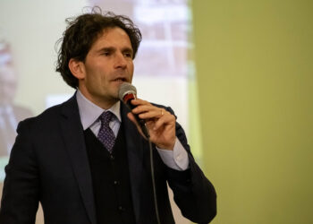Sanità: Piccinini, “inserire infermieri famiglia previsti da programma regionale per rafforzare assistenza territoriale”