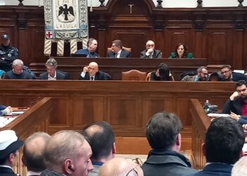 Una sedia vuota: l’immagine emblematica dell’amministrazione Biondi
