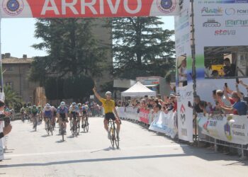 Giro d’Abruzzo Juniores 2024: volata vincente di Alessio Magagnotti sul traguardo di Cepagatti