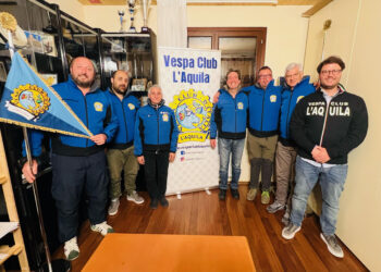 Nuovo Direttivo eletto al Vespa Club L’Aquila: festeggiamenti a Palazzo Margherita con annullo filatelico di Poste Italiane