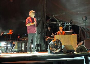 Cantieri dell’Immaginario: standing ovation per il Principe. Francesco De Gregori torna all’Aquila e riempie la scalinata di San Bernardino