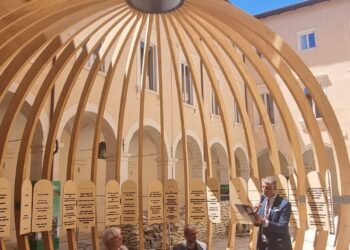 Arte: inaugurata l’installazione Non uccidere nel cortile di Palazzo Margherita
