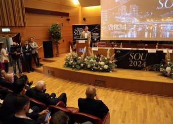 Sanità: Marsilio, Abruzzo unica regione ad aver il 100% posti letto terapia intensiva e sub-intensiva