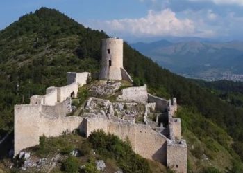 Castelli e fortificazioni in Abruzzo dal VI al XVI secolo
