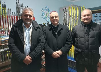 Un Noi fatto di sport e fede: il Vescovo Michele Fusco va a conoscere la sede dell’Asd Sci Club di Alfedena