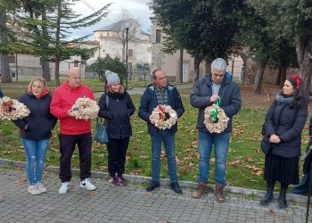 Concerti, open day, cori e ghirlande: la scuola di Paganica protagonista con eventi natalizi