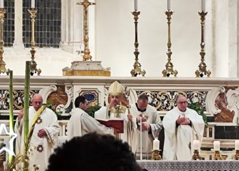 L’Arcivescovo Antonio D’Angelo apre il Giubileo 2025: cerimonia a Collemaggio, l’Omelia