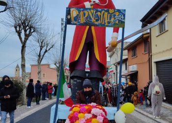 A Tornareccio decima edizione del Carnevale, con carri allegorici, maschere e intrattenimento