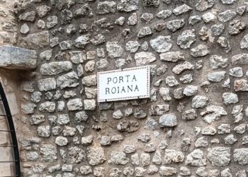 A L’Aquila installata e inaugurata nuova targa di porta Roiana