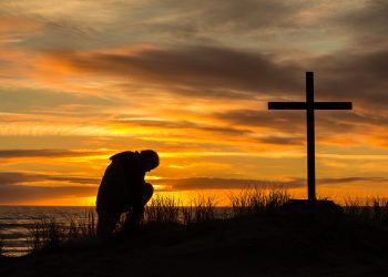 Il Sabato Santo: L’intervallo sacro tra morte e rinascita. Un’archeologia del silenzio