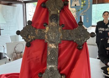 Riconsegnata la Croce processionale alla comunità di Castelli