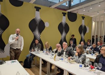 “Vini d’Abruzzo per Bevitori Curiosi” debutta a Vinorum: un viaggio emozionale tra calici e storie