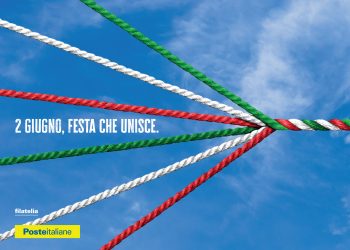 Poste Italiane: a L’Aquila, Avezzano, Sulmona e Castel di Sangro cartolina dedicata a Festa Repubblica