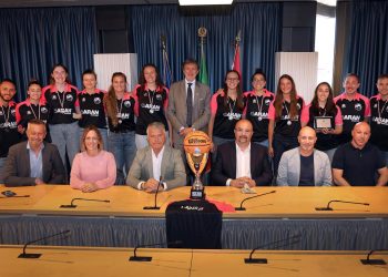 Sport: Marsilio premia Panthers Roseto per storica promozione nella A1 basket femminile