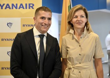 Questa mattina primo volo Lituania Aeroporto d’Abruzzo. De Renzis accoglie ambasciatrice Kreivienė