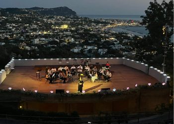 “Dreaming Tomorrow” incanta Ischia: emozioni, danza e musica ai Giardini della Mortella con il Teatro dei 99